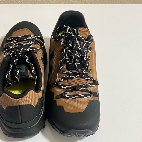 Veja Women’s Black and Brown Sneakers - Picture 4 of 6